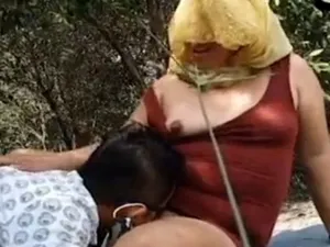 Cặp vợ yêu ông chồng dâm quay clip sex trong rừng